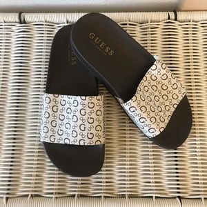 Guess Los Angeles Brown and White Slides Sandals. Woman’s Size 5M
